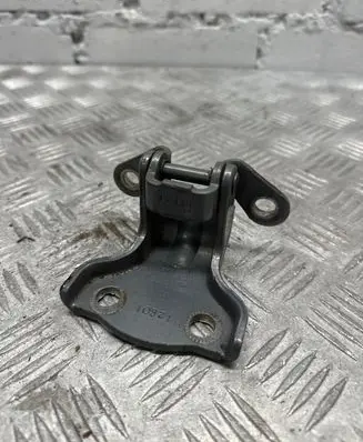 Opel Antara Rear door upper hinge