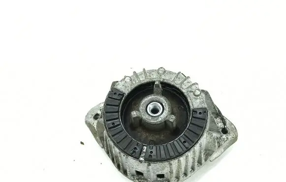 Mercedes-Benz C W204 Engine mount bracket a2042404717
