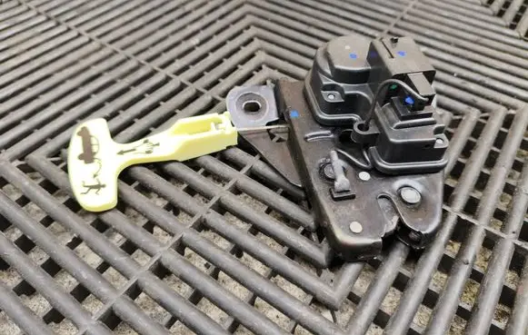 Dodge Challenger Tailgate/trunk/boot lock/catch/latch 9217AE