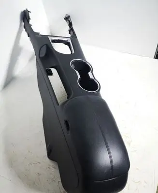 Ford Mustang VI Center console