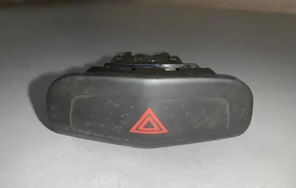 Nissan Primera Hazard light switch 06016
