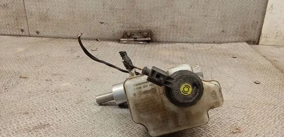 Skoda Octavia Mk2 (1Z) Master brake cylinder 