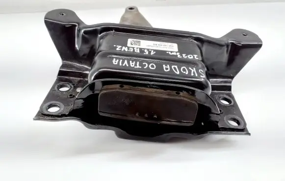 Skoda Octavia Mk4 Engine mount bracket 5Q0199555BG