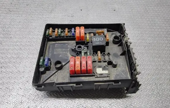 Volkswagen Touran I Fuse module 1K0937800AB