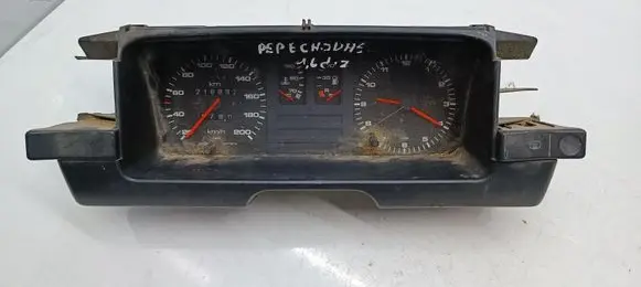 Audi 80 90 B2 Speedometer (instrument cluster) 81117434