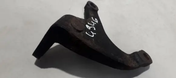 Toyota RAV 4 (XA20) Engine mounting bracket