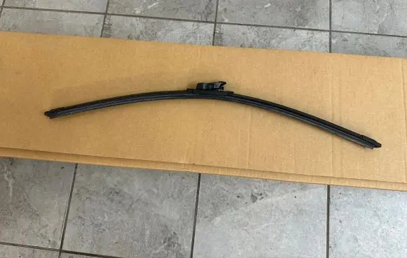 Volkswagen Amarok Windshield/front glass wiper blade 