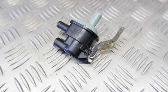 Toyota Highlander XU70 Vacuum valve 9091012279