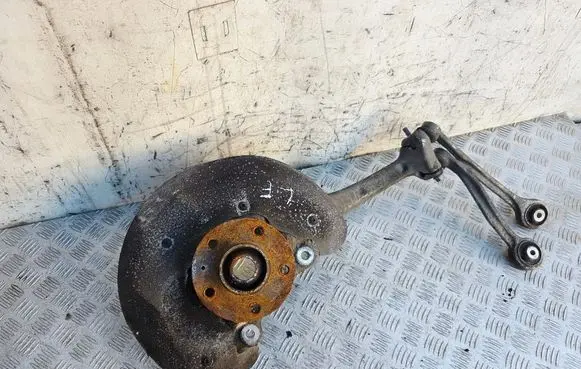 Front wheel hub