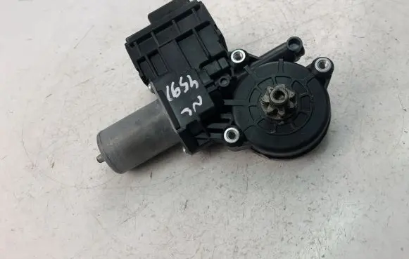 Toyota Prius (XW50) Front door window regulator motor 8571062010