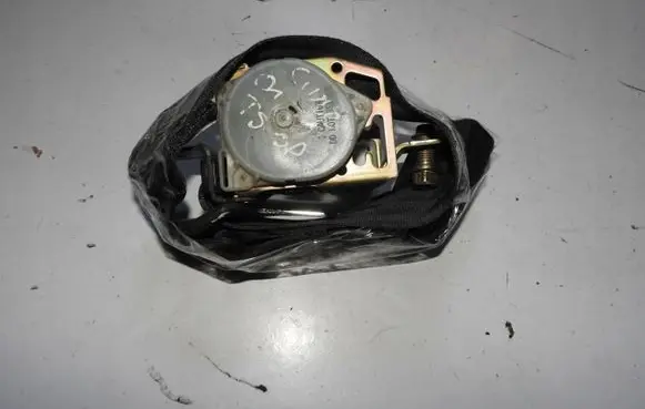 Honda Civic Seat belt trim dfyu647h
