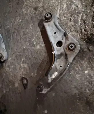 Nissan Qashqai Front lower control arm/wishbone