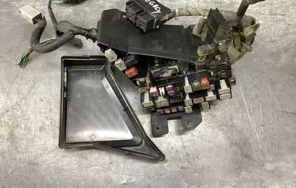 Subaru Legacy Fuse box set MB502104B