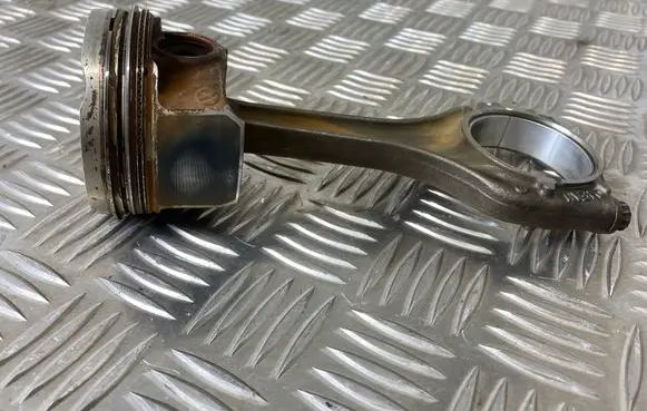 Volkswagen Tiguan Piston with connecting rod 05EAB 04EAM