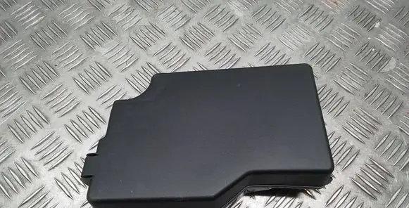 Mazda 3 II Fuse box cover BBP866761