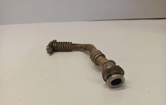 Volkswagen Caddy Turbo turbocharger oiling pipe/hose 04L145736E