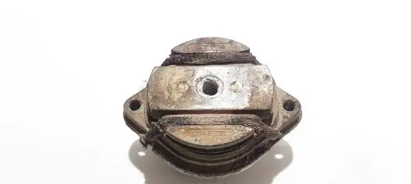 Audi A6 S6 C5 4B Engine mount bracket