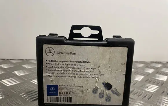 Mercedes-Benz C W204 Nuts/bolts 