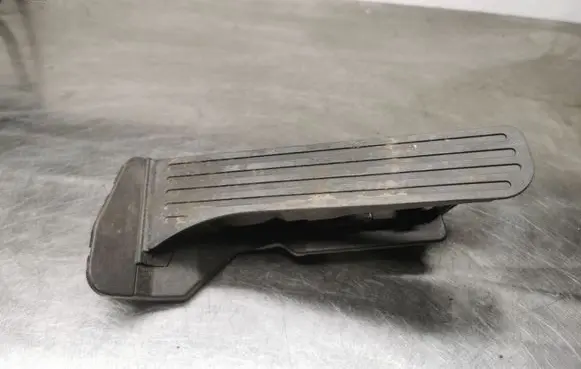 Audi A3 S3 8L Accelerator throttle pedal 1K2721503M
