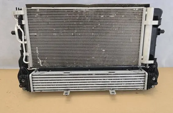 Hyundai i30 Radiator set HC200NXJBC A30634888