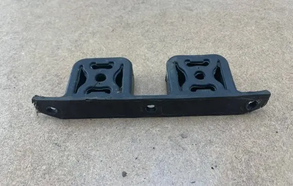 BMW 7 E65 E66 Muffler mount bracket/holder 18307789668 7789668