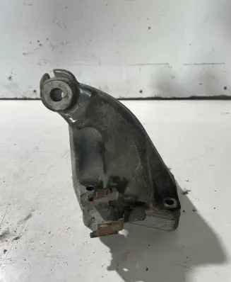 Mercedes-Benz CLS C219 Engine mounting bracket A6422230104