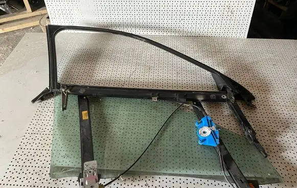 Audi A3 S3 8P Front door electric window regulator 8E0837461