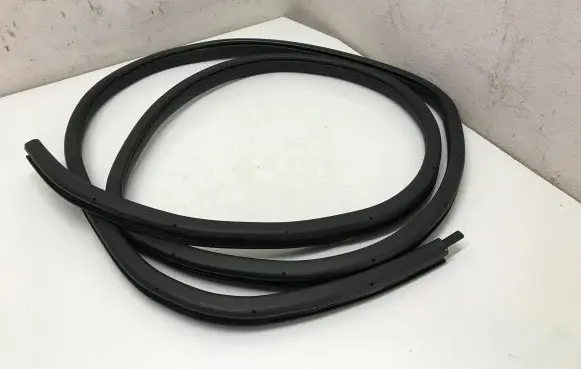 Nissan Pulsar Rear door rubber seal (on body) 