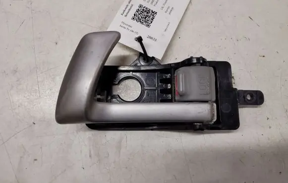 Hyundai Santa Fe Front door interior handle 82613CM000
