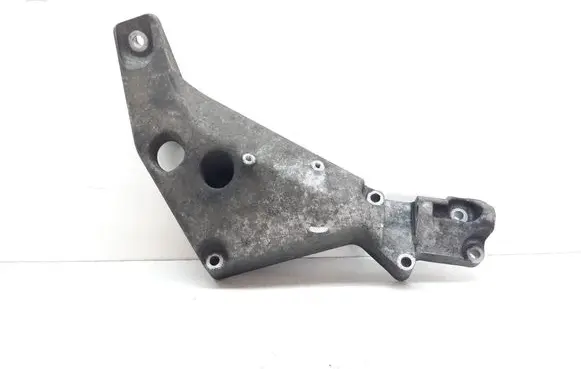 Engine mounting bracket