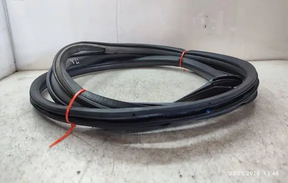 Toyota Land Cruiser (J120) Front door rubber seal