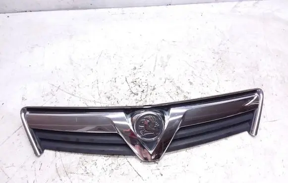 Opel Antara Front bumper upper radiator grill 96433237