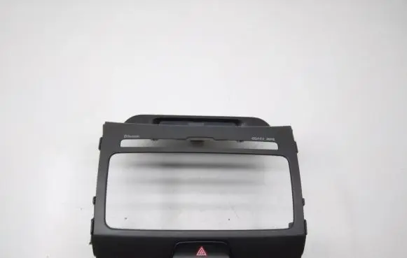 KIA Sportage Radio/GPS head unit trim 