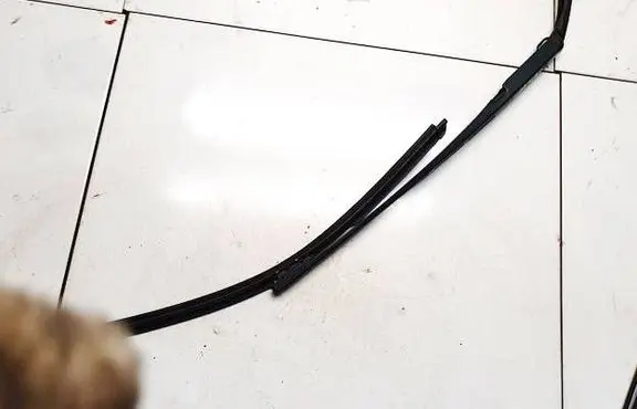 Citroen C5 Front wiper blade arm 21337A