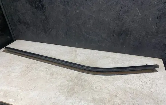 Opel Vivaro Sliding door bottom rail