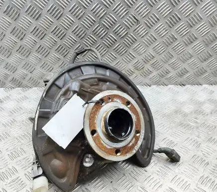 Mercedes-Benz GLA H247 Rear wheel hub A2473502300