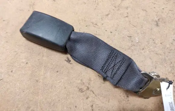 Toyota Corolla E120 E130 Middle seatbelt buckle (rear) 290402