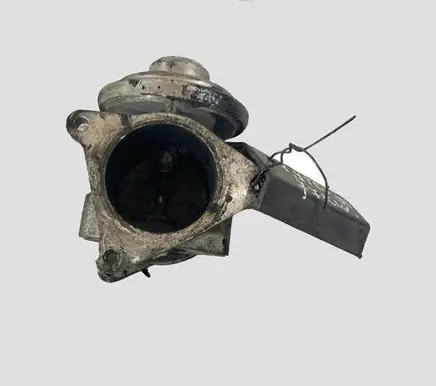 Volkswagen Golf V EGR valve 038129637D
