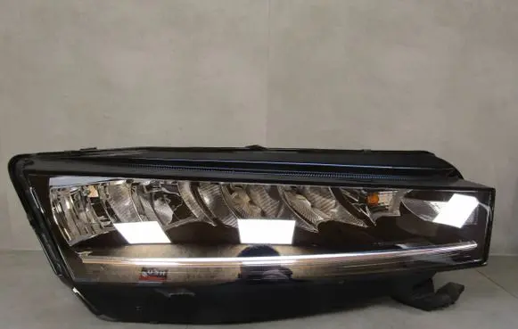 Skoda Octavia Mk4 Headlight/headlamp 030111823200 LE18A6418 5E4941016