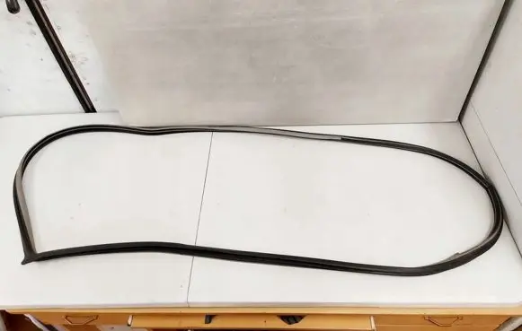 Mitsubishi Grandis Rubber seal front door (on door) 