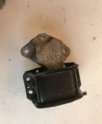 Peugeot 3008 I Engine mount bracket 9636270080