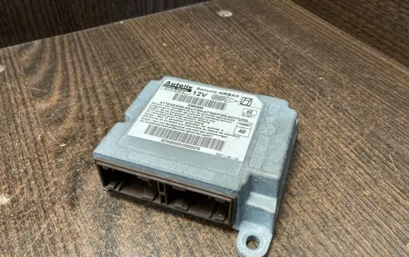 Iveco Daily 4th gen Airbag control unit/module 69500826 607630800D