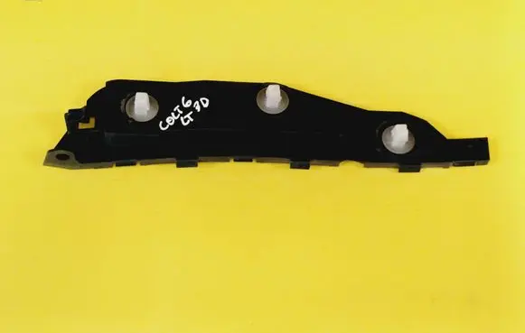 Rear bumper mounting bracket