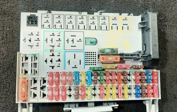 Renault Espace IV Fuse module 964255348