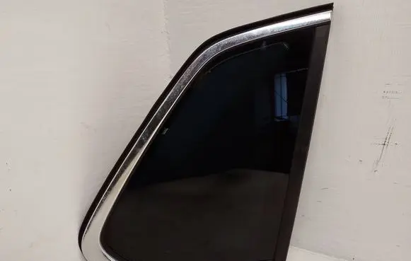 Volkswagen Tiguan Rear side window 5NA845042P