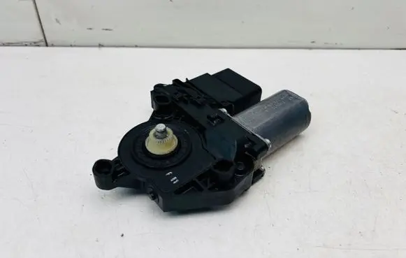 Volkswagen Touran II Rear door window regulator motor 5K0959704A 5K0959794