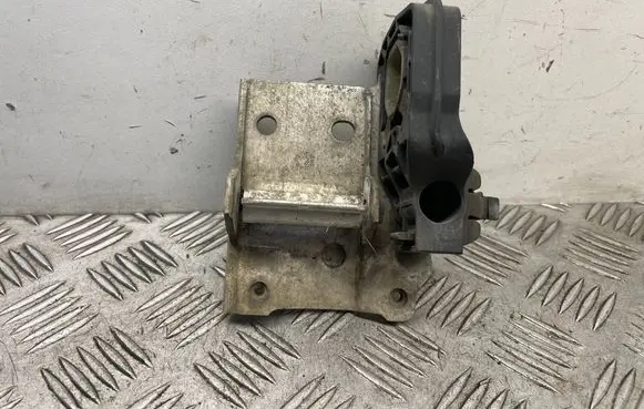 BMW 5 F10 F11 Radiator mount bracket 7186514 7207152 7211162