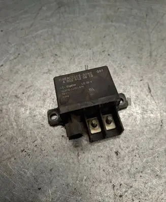 Mercedes-Benz E W211 Charging relay A0025423819 V23132A2001314