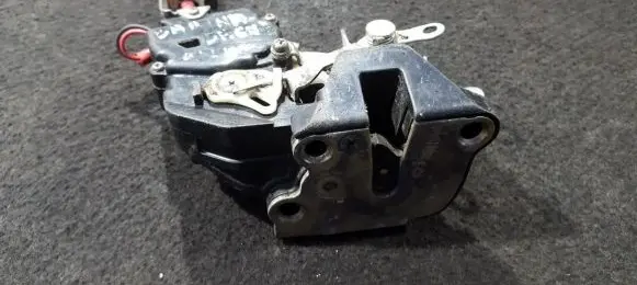 Toyota Carina T190 Rear door lock 