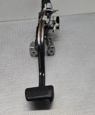 Toyota Prius (XW50) Brake pedal 8951047030
